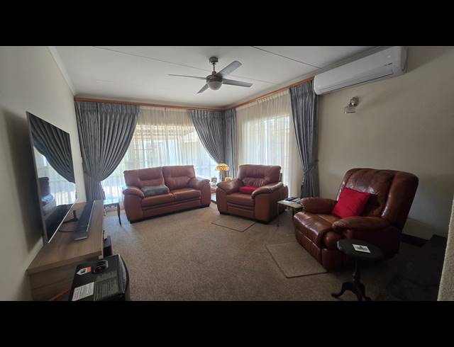 3 BEDROOM FREEHOLD FOR SALE IN BRACKENDOWNS